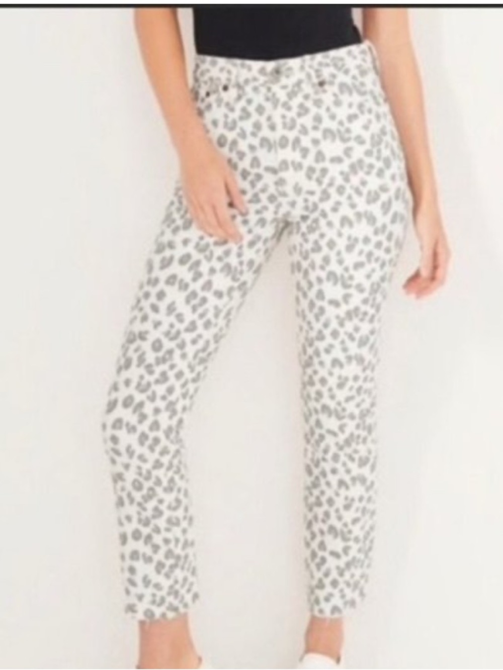 Abercrombie & Fitch Leopard Print mom Jeans - Picture 2 of 10